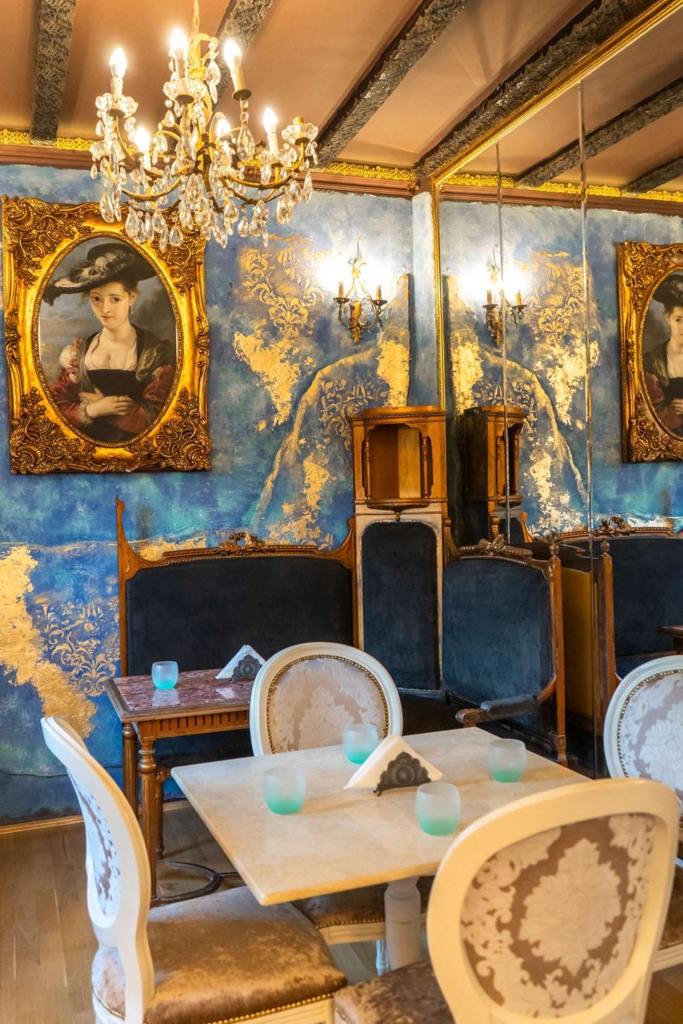 Conacul Coroanei Luxury Boutique Hotel Букурещ Екстериор снимка