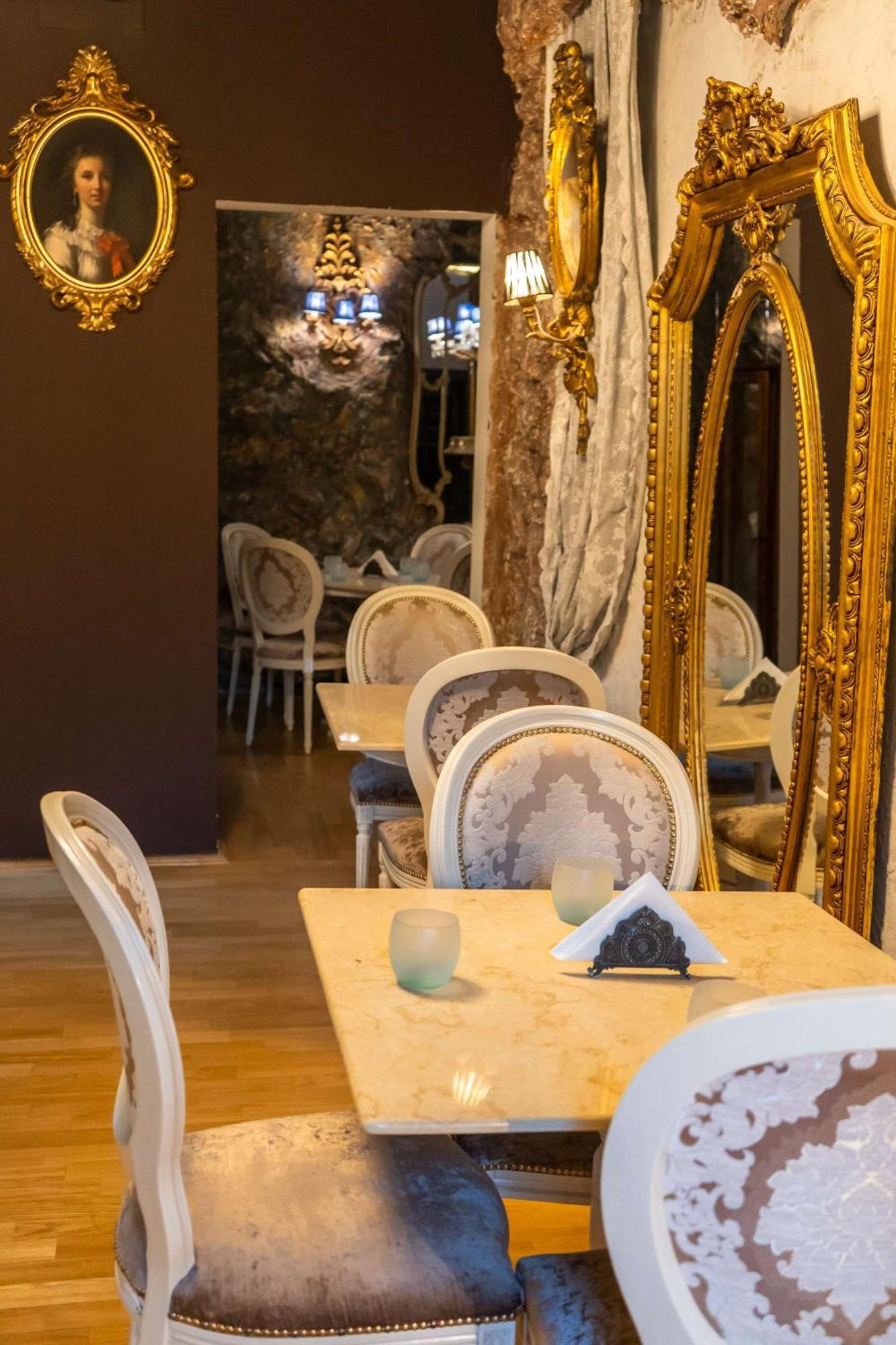 Conacul Coroanei Luxury Boutique Hotel Букурещ Екстериор снимка