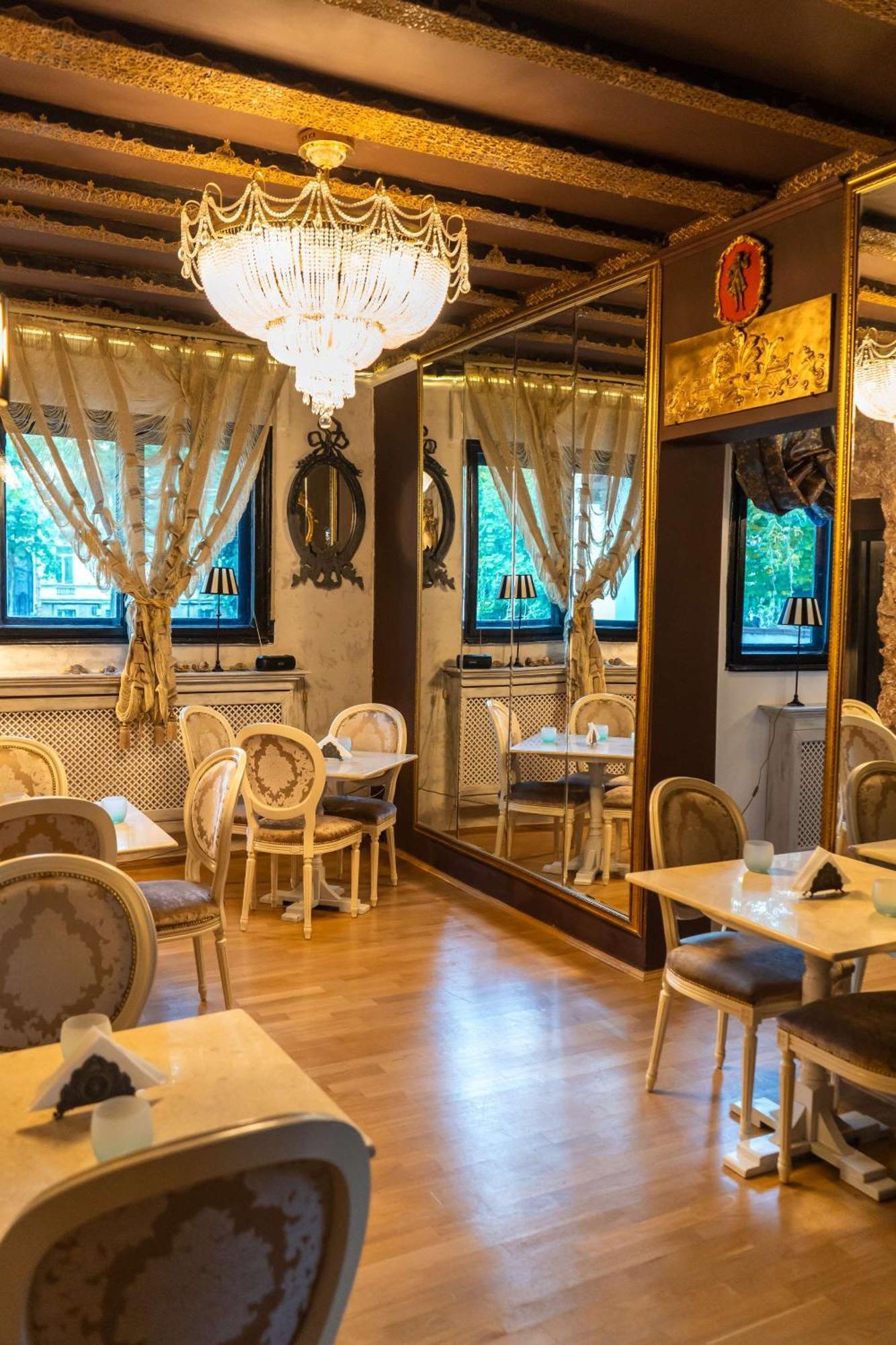 Conacul Coroanei Luxury Boutique Hotel Букурещ Екстериор снимка