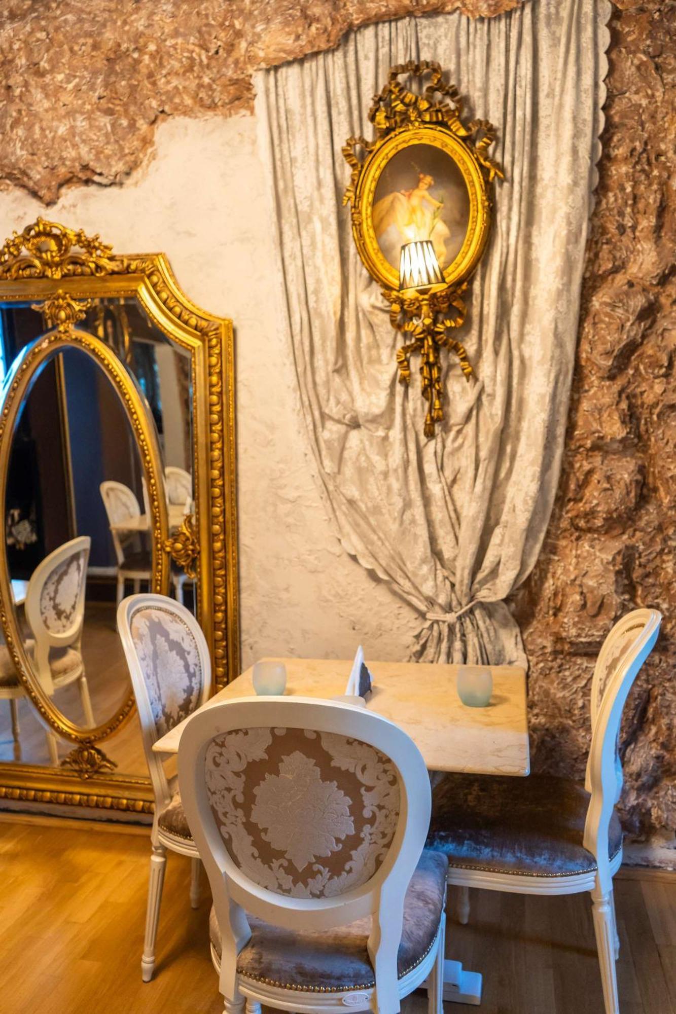 Conacul Coroanei Luxury Boutique Hotel Букурещ Екстериор снимка